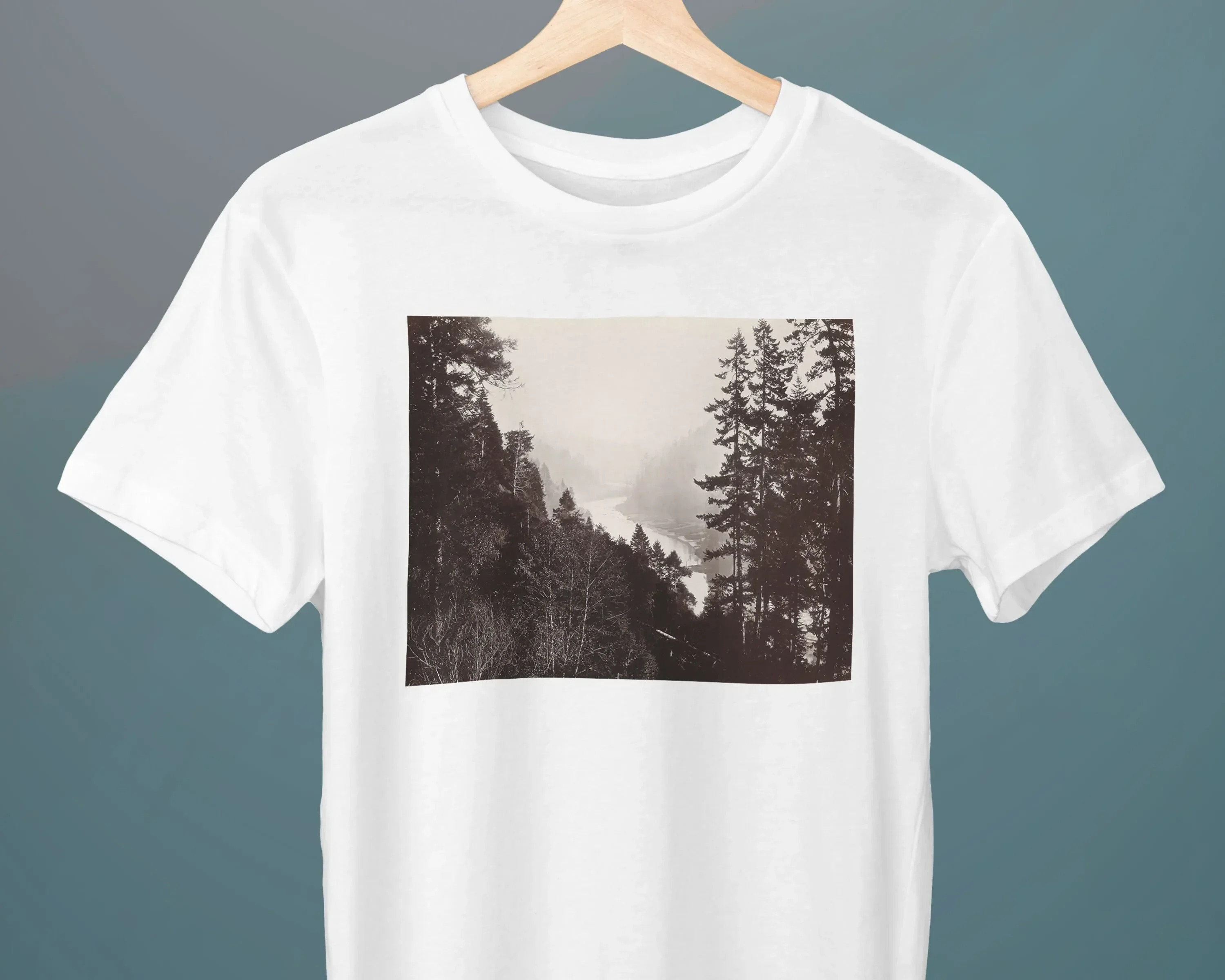 Большая река из дороги обыкновенной Калифорнии