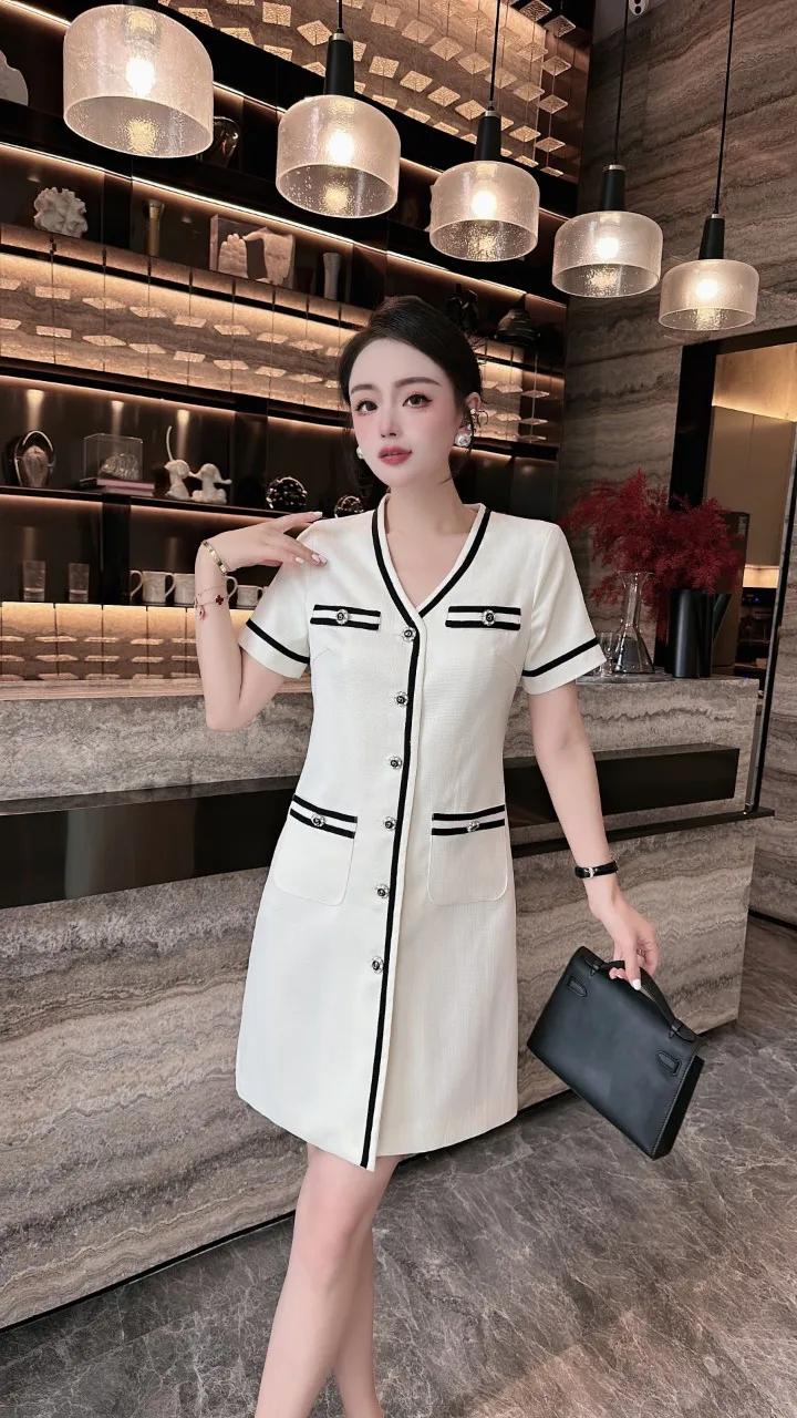 2023 spring and summer women's clothing fashion new V-neck Dress 0526