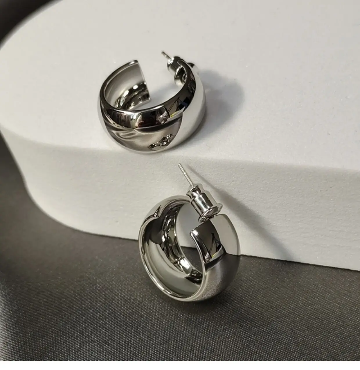 Женские серьги-кольца из латуни с блестящими серебряными вставками 18 К