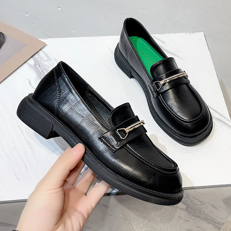 

2022 Women Flat Leather Sneakers Round Toe Slip on Penny Loafers Flats Platform Brogues Ladies Spring Summer Gladiator Shoes