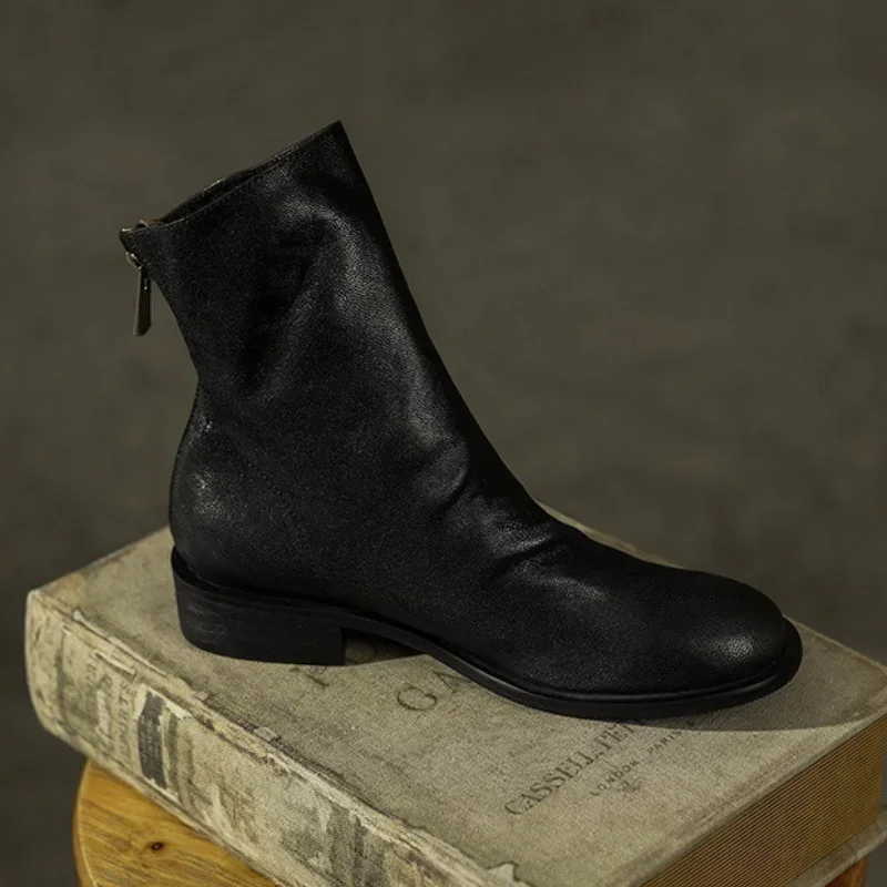 Красные короткие ботинки на низком квадратном каблуке в стиле ретро с круглым