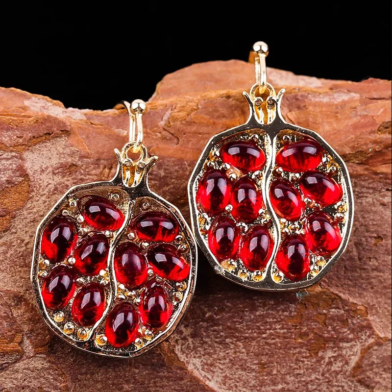 

Boho Vintage Gold Color Fruit Pomegranate Drop Earrings For Women Natural Red Garnet Hook Earrings Wedding Band Jewelry Gifts