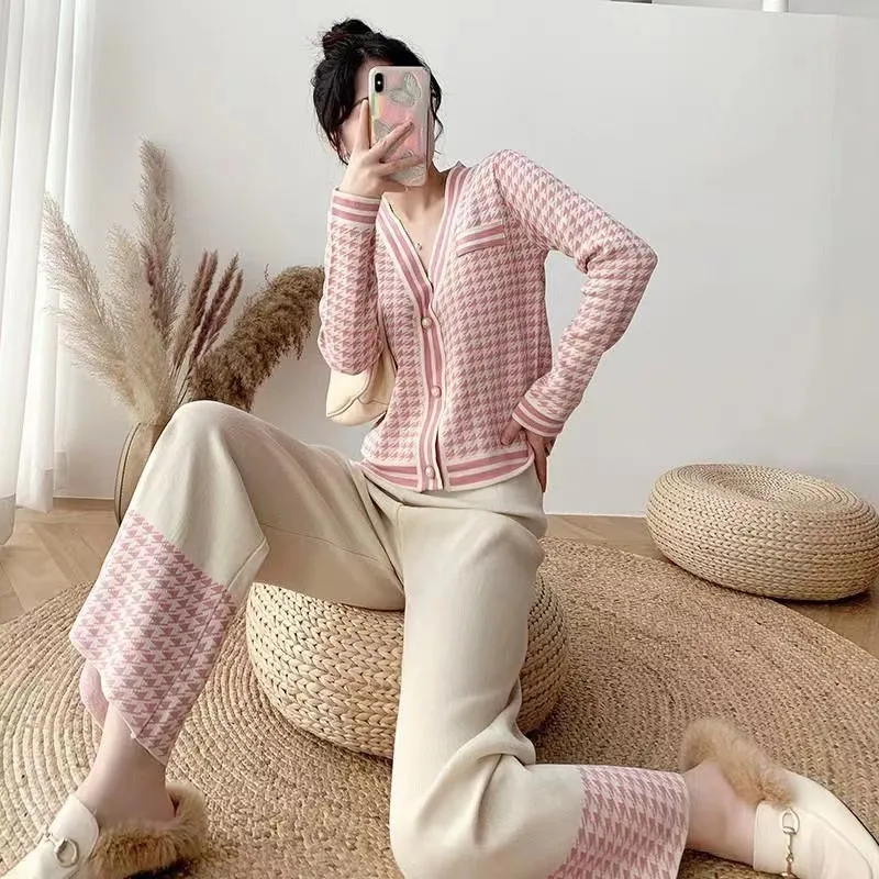 

2022 Spring New V-neck Cardigan Knitwear Plaid Tops&Loose Wide-Leg Trousers Fashion Pink Knitted Two Piece Suit Sets