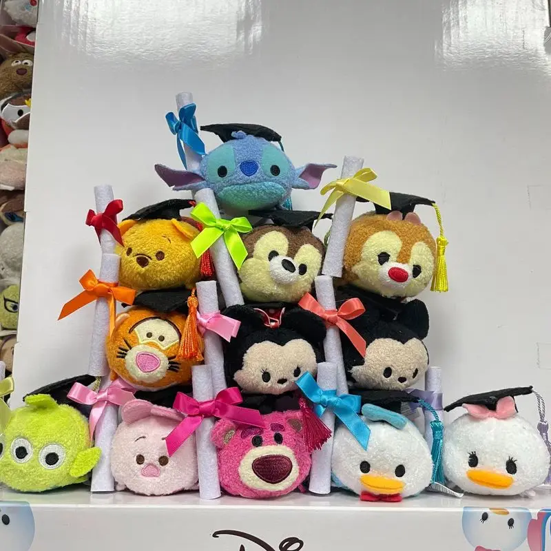 Фото Disney Tsum мини-плюшевые игрушки докторская шляпа jenda серия Выпускной сезон подарки игрушки 12 шт. комплект плюши оптом №2