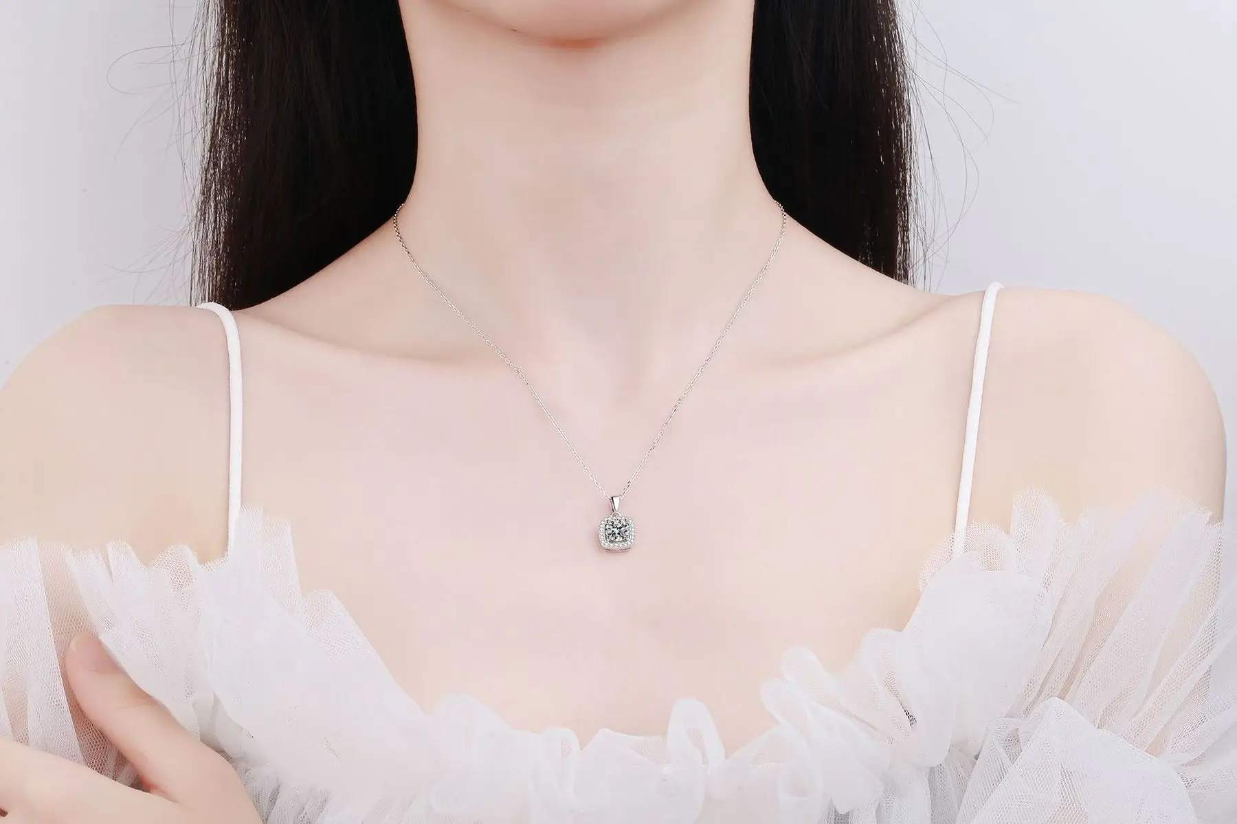 Комплект из колье серёг и кольца серебра 925 пробы