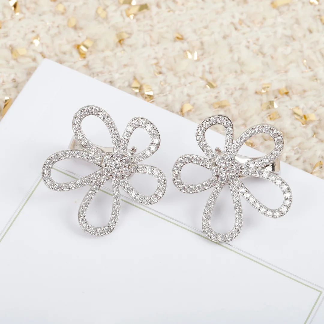 

Fine Jewelry 925 Silver Platinum Famous Brand Big Flower Ear Clip Earrings Woman Top Quality Luxury Designer Runway Gift Trendy