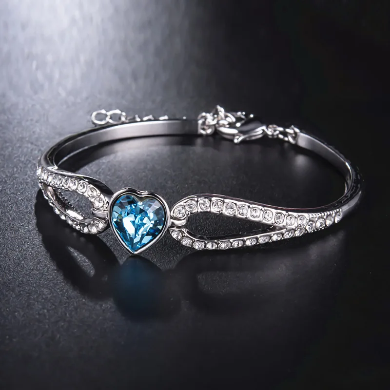 

Angel Wings Stud Earrings Necklace Bracelet Love Necklace Women's Jewelry 45cm Chain Necklace With Heart Pendant Rhinestones