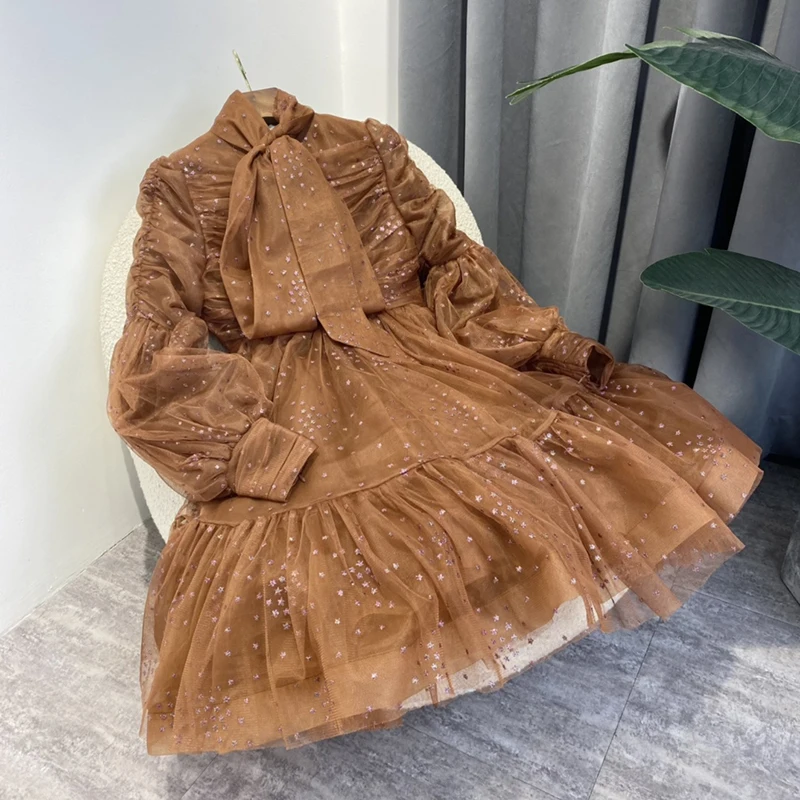 Женское Сетчатое платье с длинным рукавом коричневое блестящее и бантом