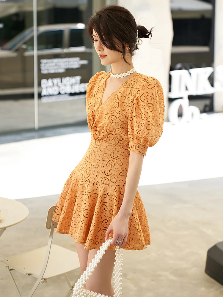 

Женское приталенное мини-платье с вышивкой, оранжевое платье с английским рукавом-фонариком спереди и расклешенным подолом, лето 2022