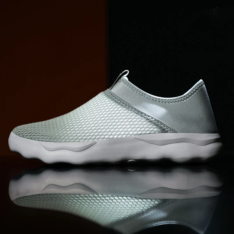 Ultra-light Couple Shoes Slip on Men Loafers Breathable Summer Comfortable Men's Casual Shoes Women Sneakers Zapatillas Hombre