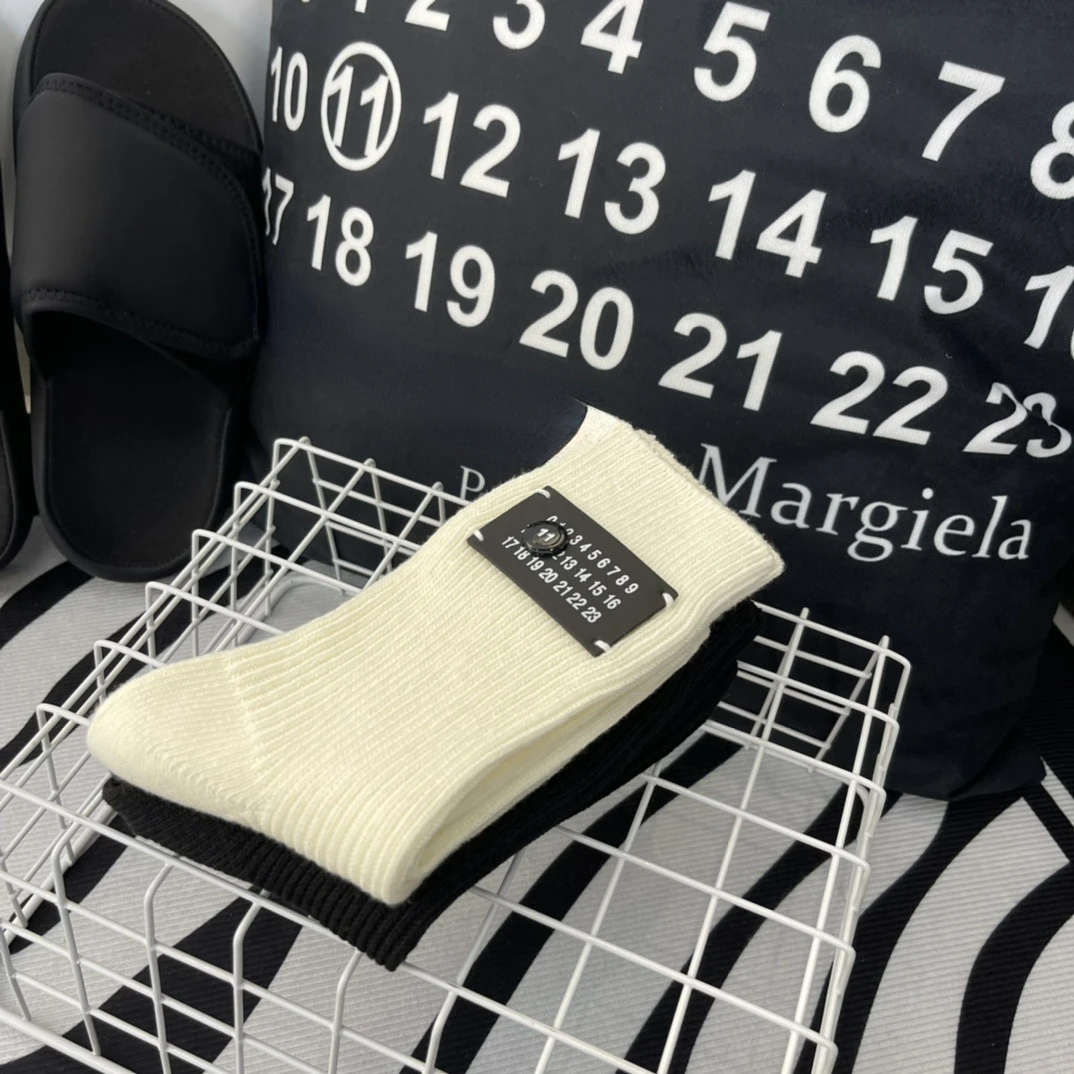 Luxury Margiela MM6 Socks Men's Women's Fashion 22SS MM Label Decoration Letters Mid-tube Skateboard Casual Sports Cotton
