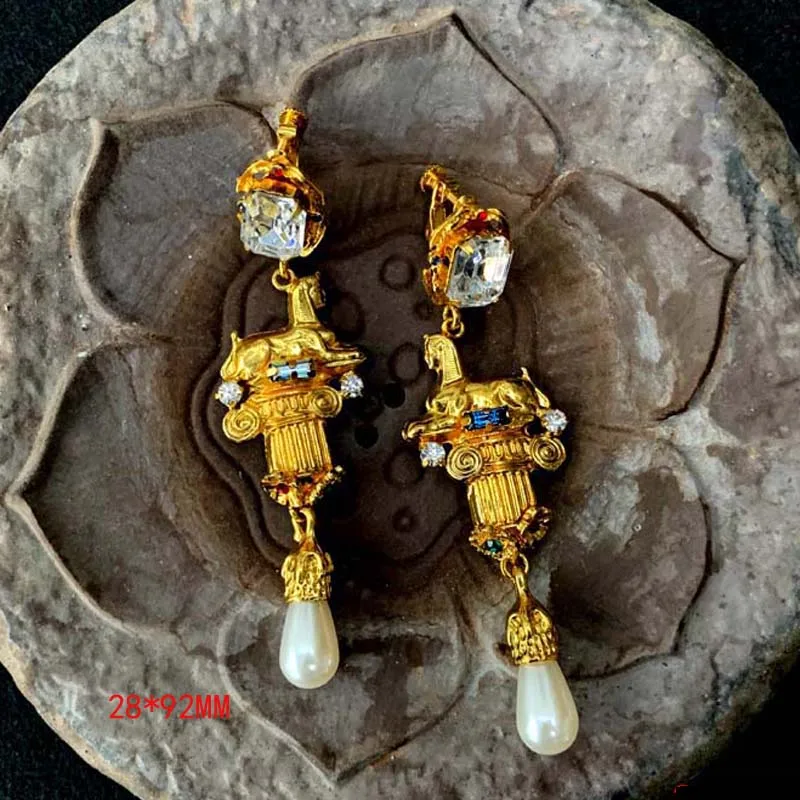 

Little Angel Head Sphinx Western Retro Antique Stud Earrings
