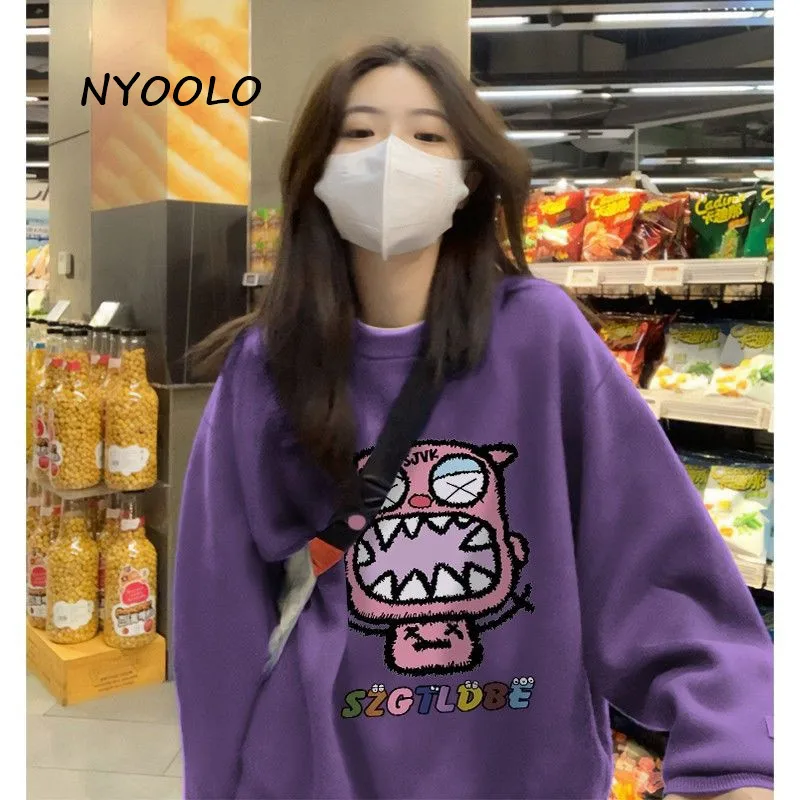 

Уличная одежда NYOOLO в стиле Харадзюку, милые пуловеры фиолетового цвета с длинными рукавами и мультяшными буквами, свитшот, Женский Топ большого размера на осень