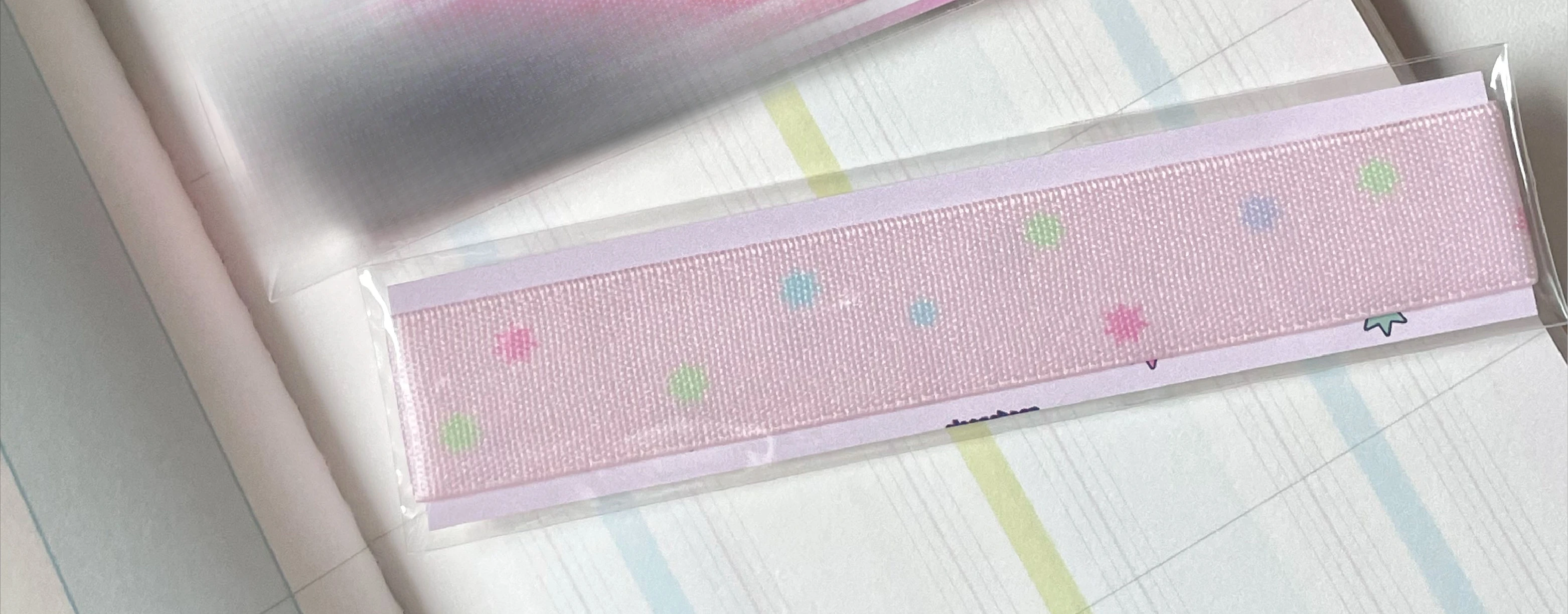 

Розовый эластичный ремешок для переплета M5