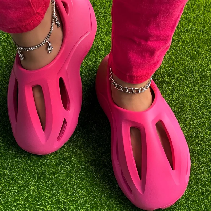 

High-quality Hole Shoes Women Wear Beach Slippers With Non-slip Platform In Summer Fashion Ladies Sandals Outdoor Clogs Slides