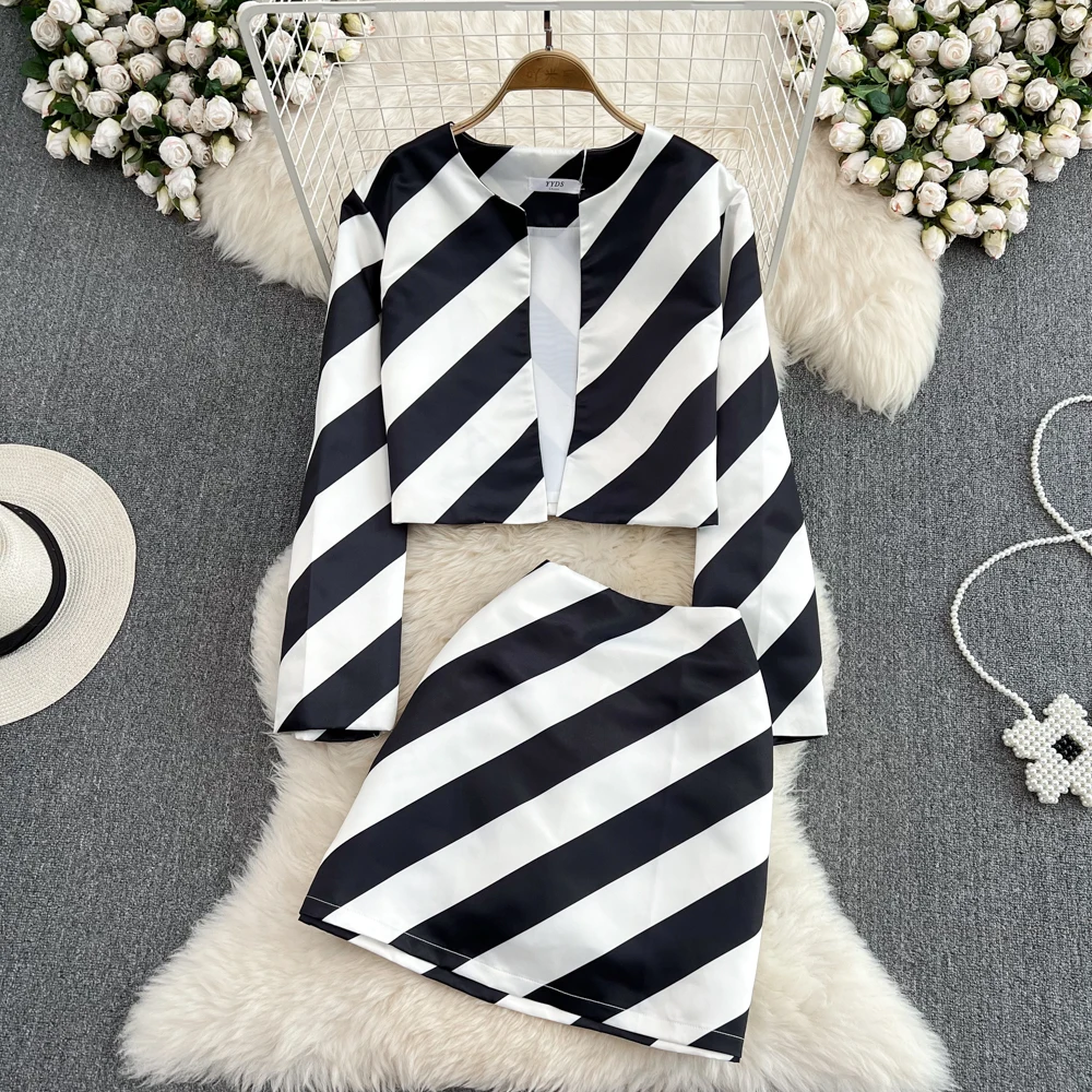 

Осенний модный костюм, женская короткая полосатая рубашка с круглым вырезом, комплект из двух предметов, высокая талия, сумка, бедра, юбка