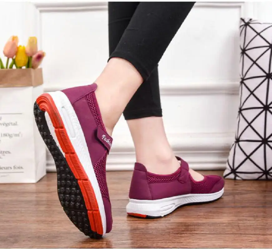 Hot selling elderly shoes summer sandals new hollow mother shoes travel outdoor mesh breathable sports casual shoes flat shoes