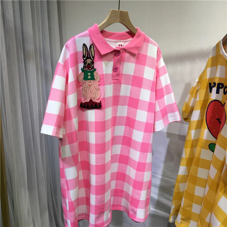 

Корейская Летняя женская одежда, розовая клетчатая футболка оверсайз с вышивкой из мультфильма, футболка с отложным воротником и коротким ...