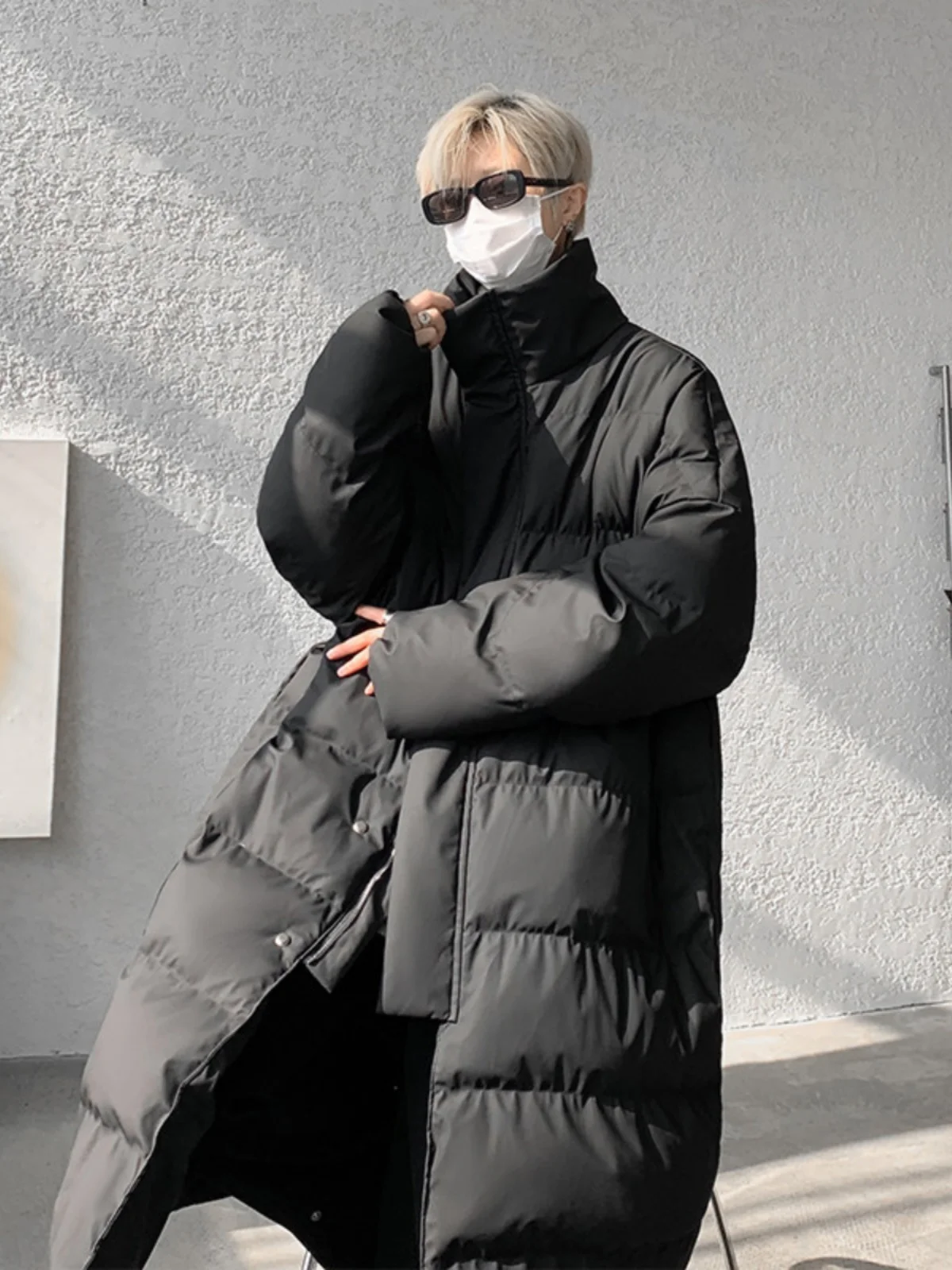 Одноразовый матовый пуховик средней длины из искусственной кожи выше колена