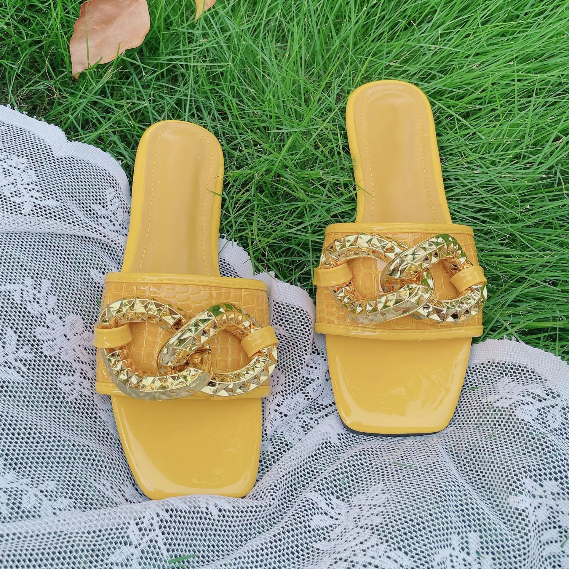 

Women Summer Slippers Shoes 2022 Female Flats With Flip Flops Metal Slides Fashion Outside Sandals For Ladies Casual Slippers