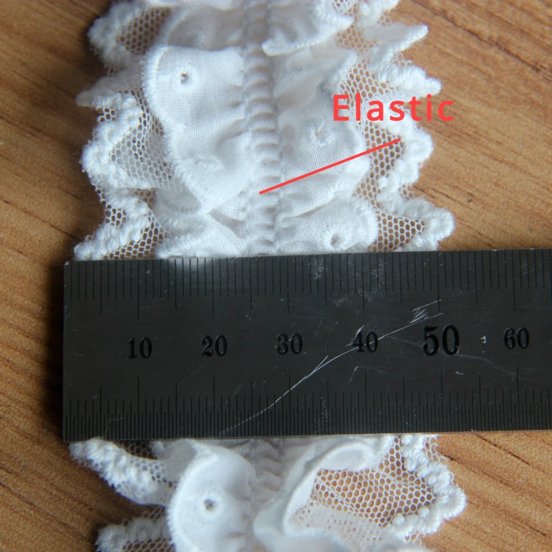 Эластичная хлопковая ткань с оборками и вышивкой