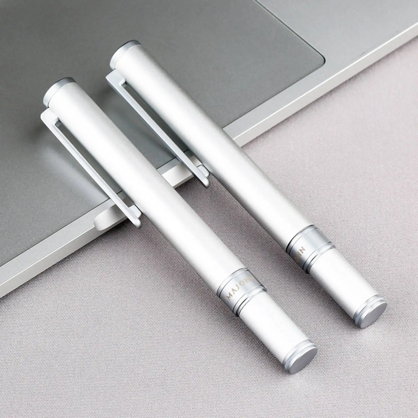 

Majohn N1 Mini Fountain Pen Aluminum Alloy Steel EF F 0.38 0.5mm Pocket Short Ink Pem for Office Business Silver Red Blue