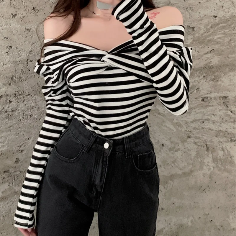 

Romantic Indie All-Match Long Sleeve Crop Top French Style Fashion Women Clothing Women 2022 Sexy Stripe Off Shoulder T-shirts