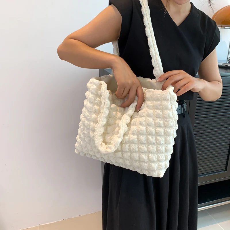 

Корейская модная стеганая сумка через плечо с пузырьками для девочек, мягкие простые стеганые сумки для покупок, однотонные женские сумки с рюшами