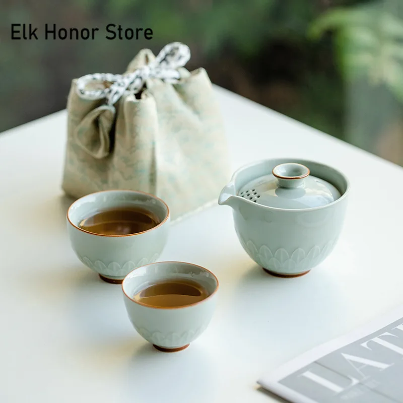 

Boutique Embossed Lotus Petal Ceramic Travel Teaware Kit Portable Kung Fu Tea Set Quick Cup Outdoor Tea Designer 1 Pot 2 Cups
