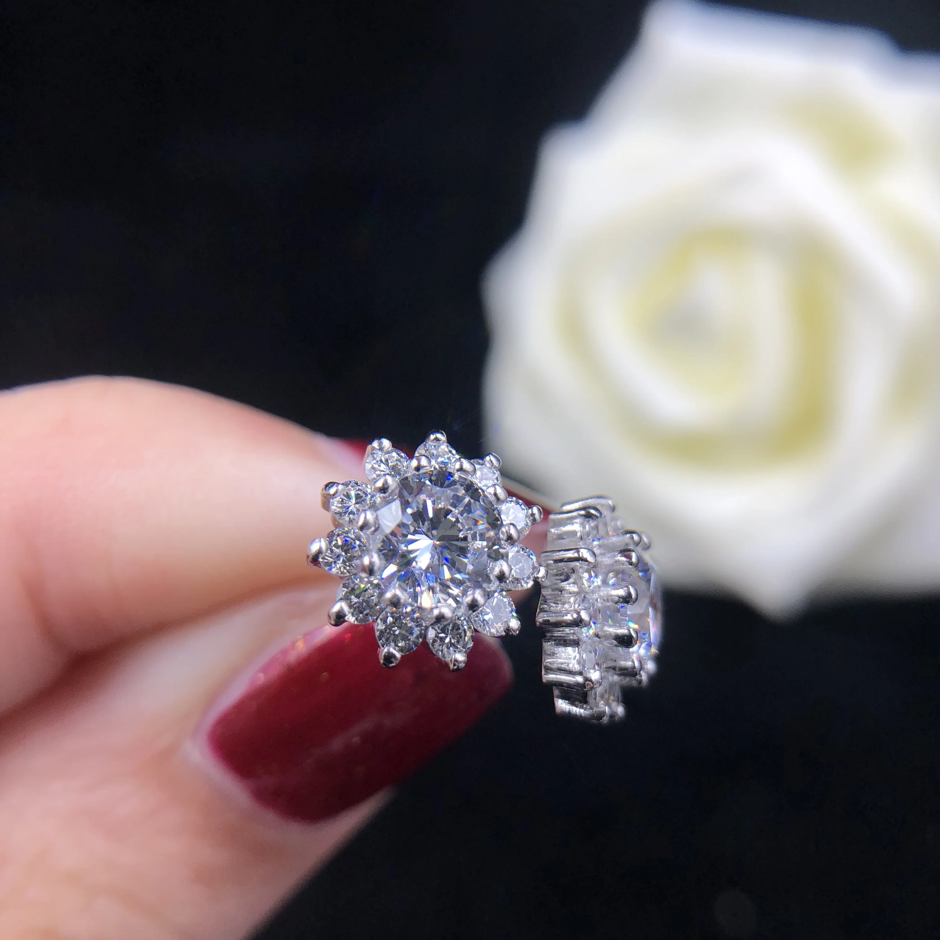 

Starry 1Ct/each 6.5mm D Color VVS1 Moissanite Earring Diamond Stud Earrings PT950 Stud Earrings E032
