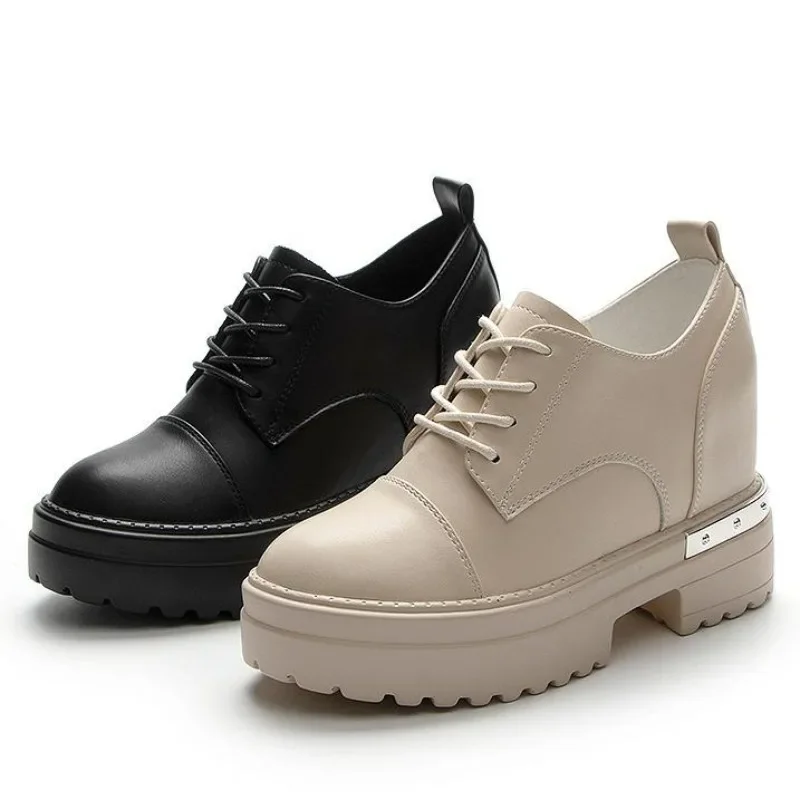 Женские ботинки из натуральной кожи на платформе и каблуке 9 см