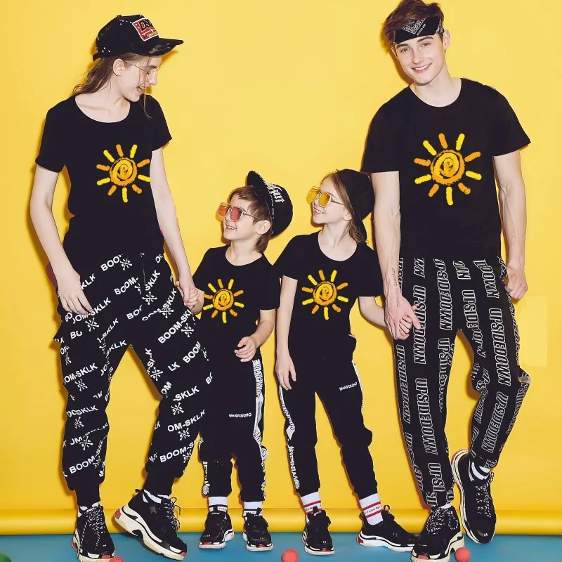 

Funny Papa Mama Baby Loading 2023 Print Family Matching Shirts Big Sister Brother Announcement Tshirt Cotton Family Look Outfits