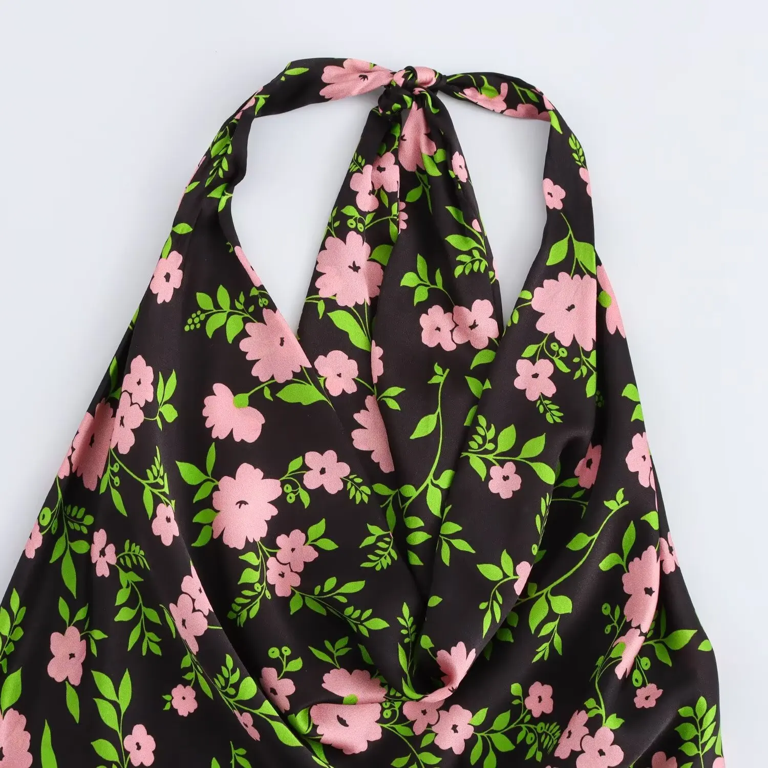 TRAFZA женское летнее шелковое атласное текстурированное платье миди без рукавов с