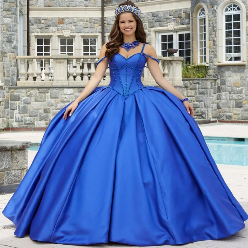 Темно-синее платье на бретелях-спагетти с кристаллами и бусинами праздничное для