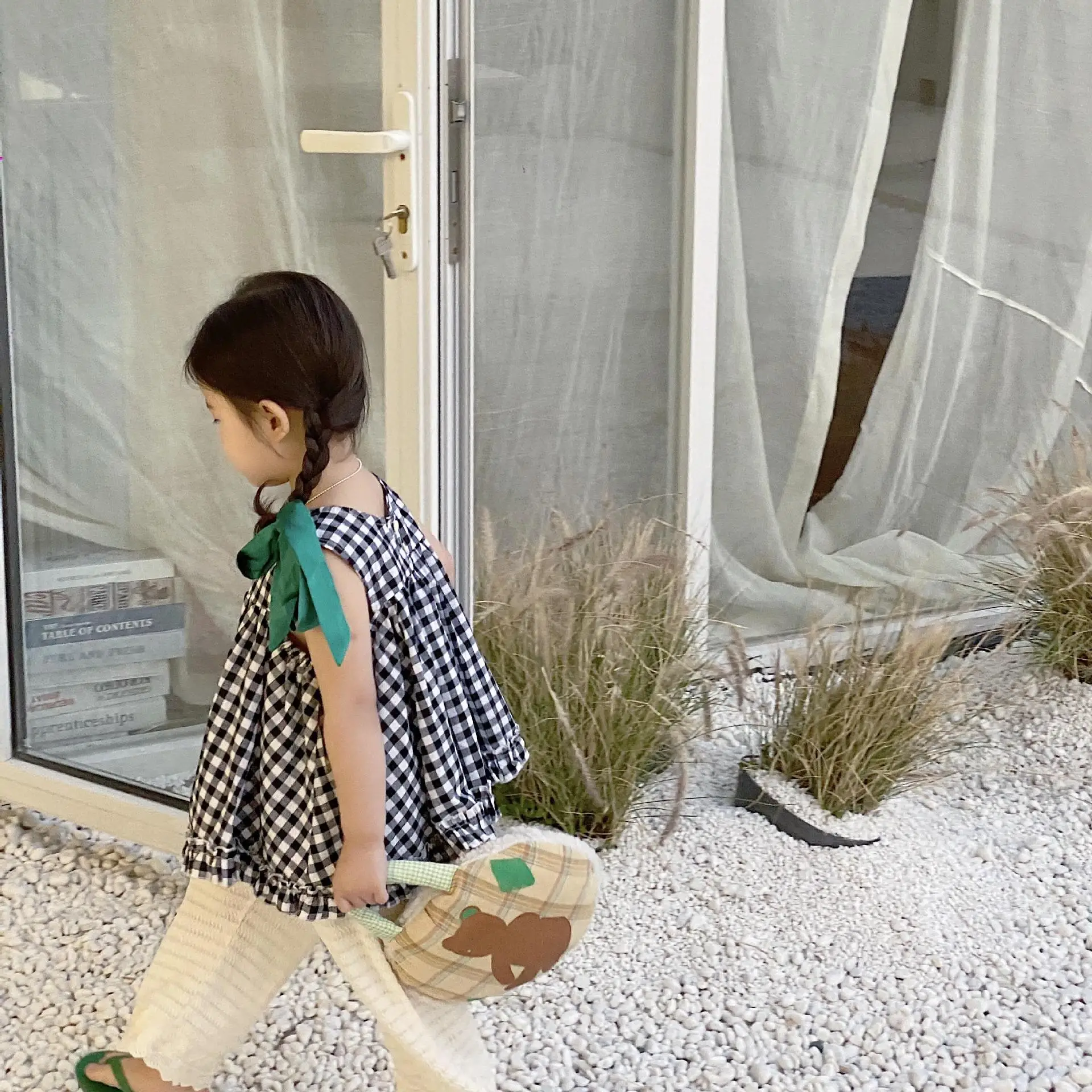 

Детская одежда в Корейском стиле, Новинка лета 2022, рубашки для девочек, топы в черно-белую клетку, пуловеры, жилет без рукавов