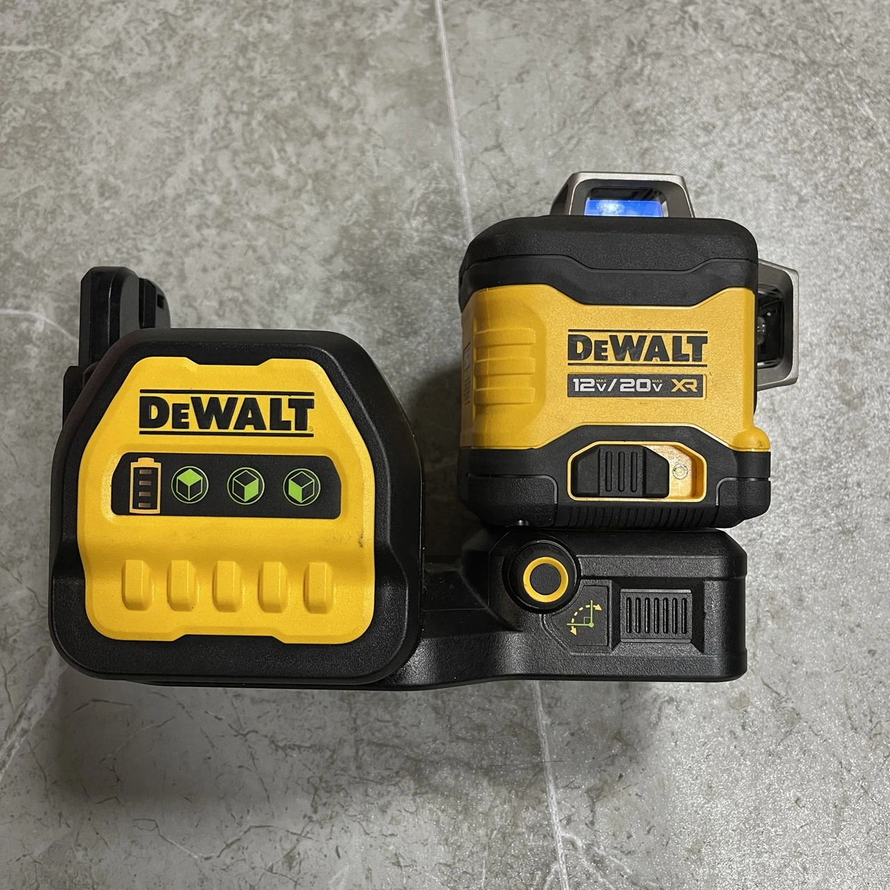 Лазерный боди DEWALT DCE089G18 12 В/18 В 3x360 градусов