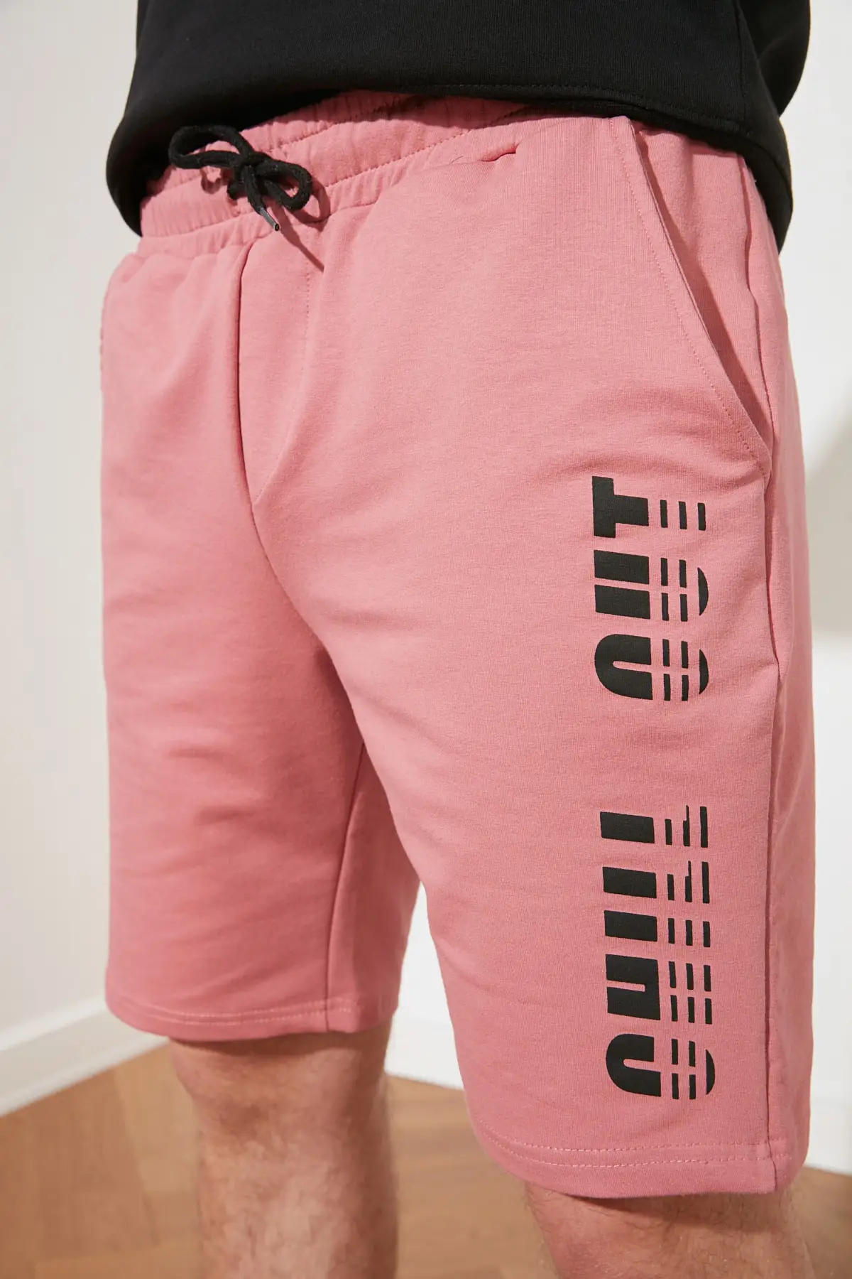 

Trendyol Men 'S Regular Fit Shorts & Bermuda TMNSS21SR0202