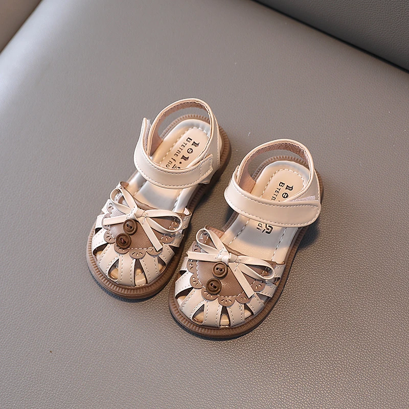 

Сандалии с закрытым носком для девочек, милые однотонные босоножки принцессы в стиле ретро, модные кожаные с перфорацией, на пуговицах, симпатичные, летняя модель