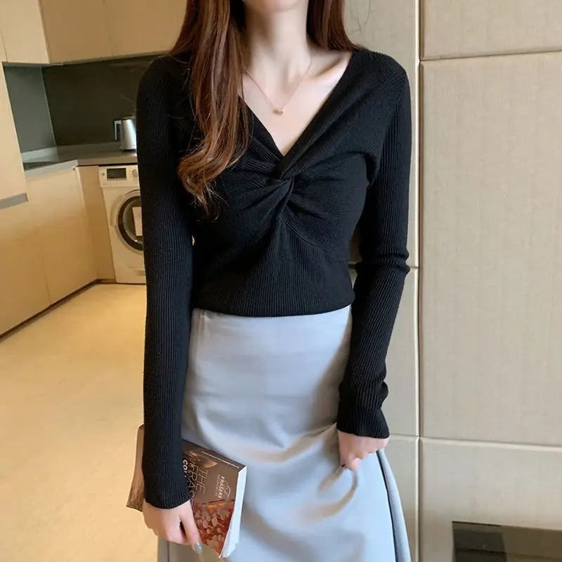 Женский однотонный пуловер с V-образным вырезом и длинными рукавами