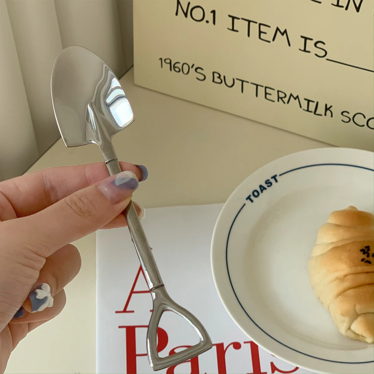 

Gold Tea Spoon Snacks Fruit Shovel Dessert Spoons Kitchen Tools with Pothook Coffee Mini Spoon Set 4pcs/set