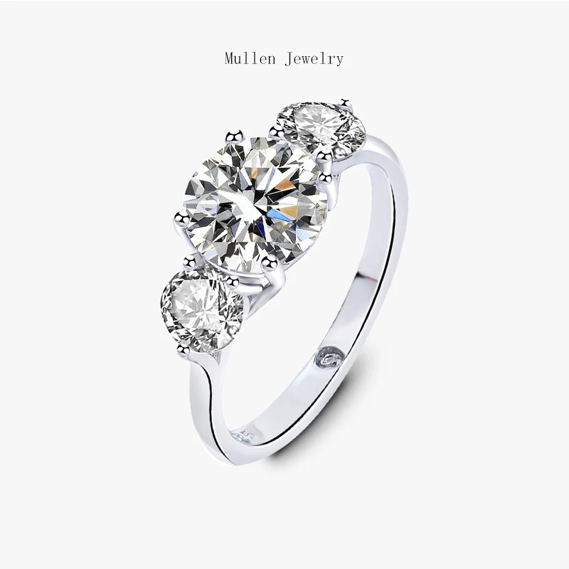 

Большое кольцо из серебра 925 пробы с фианитом