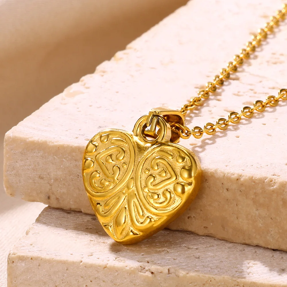 

Stainless Steel Texture Heart Pendant Necklaces For Women Charm Round Jewelry Classic Gold Color Chain Devil's Eye Accessories