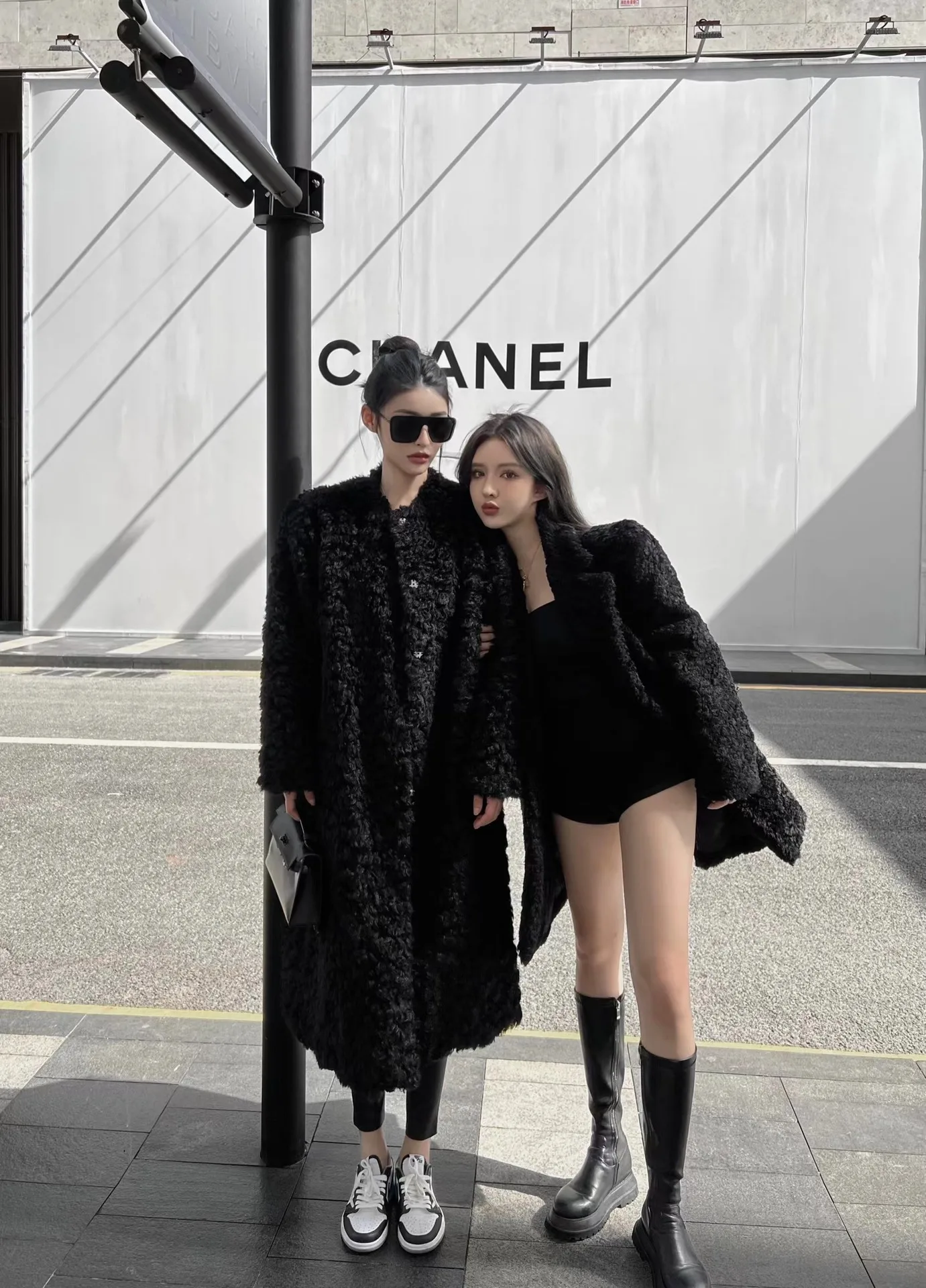 Winter Women Lamb Fur Coat Stylish Warm Long Faux Fur Jacket Black Round neck loose casual overcoat Lapel wool suit jacket women