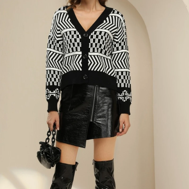 

Женский однобортный короткий вязаный свитер с V-образным вырезом, вязаный кардиган в полоску с зеброй, модные теплые свободные Джемперы чер...