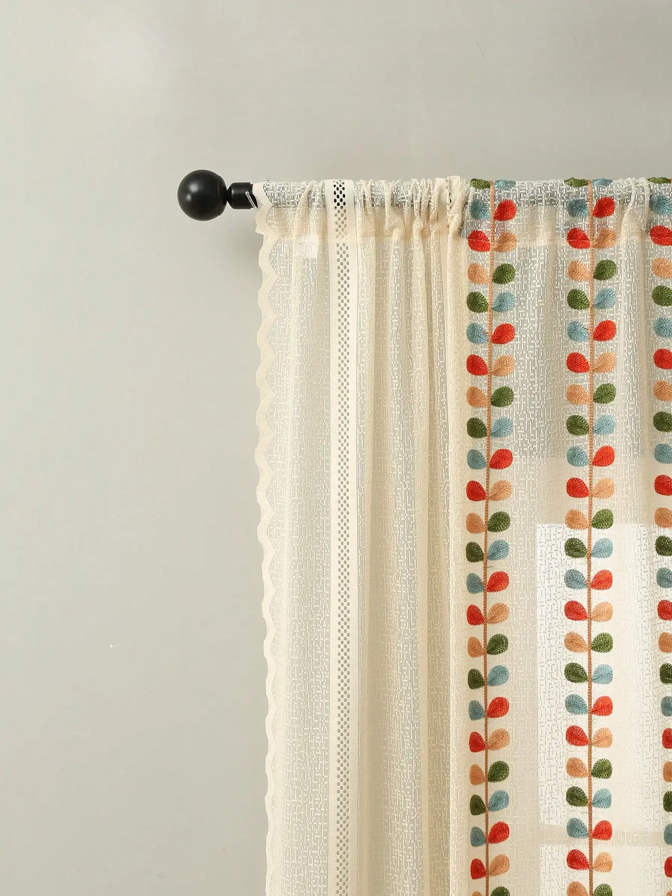 

Хаки четырехцветные вышитые шторы из полиэстера