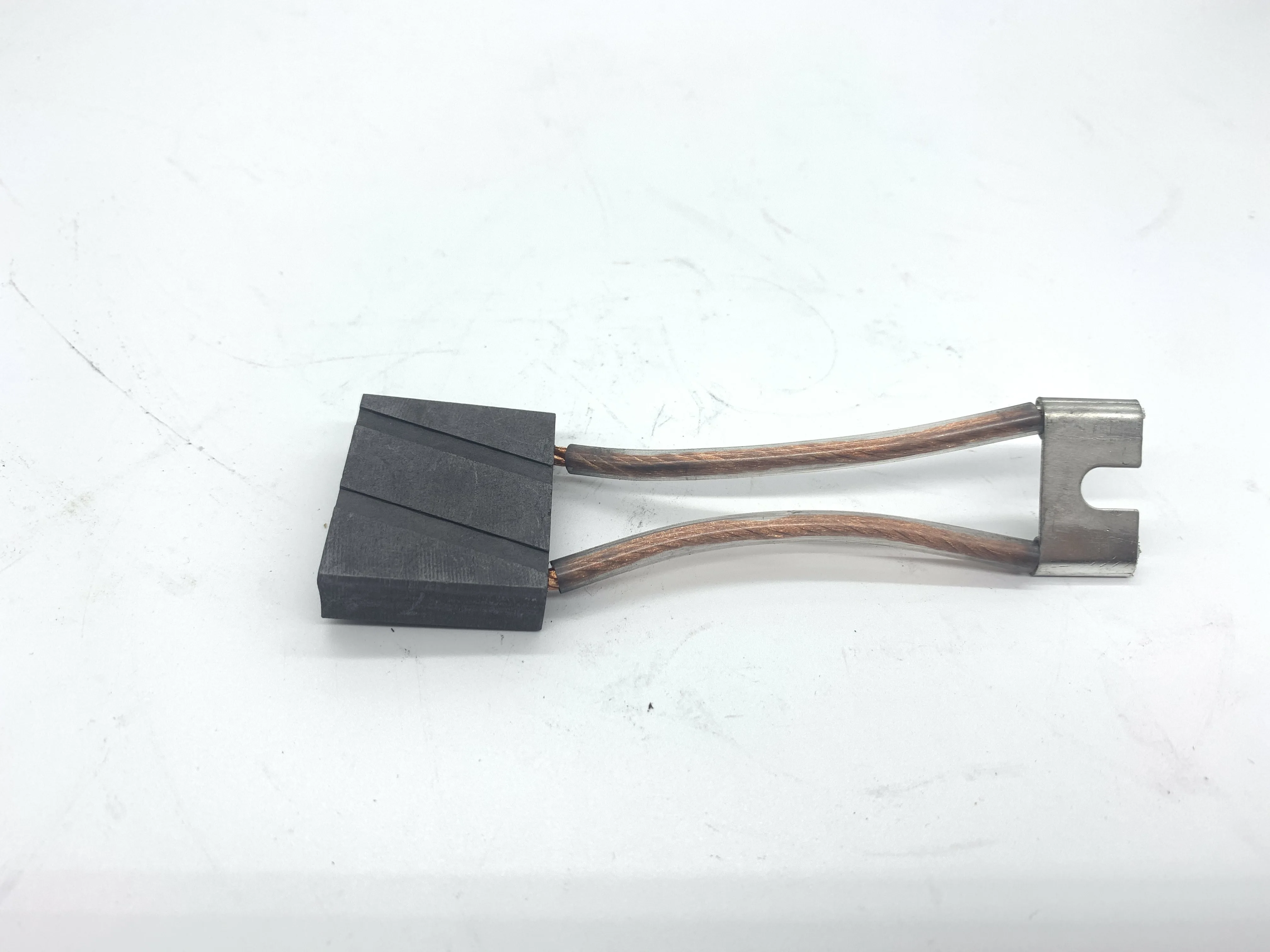 Применимые детали вилочных погрузчиков Linde E16C карбоновая щетка с приводом 335
