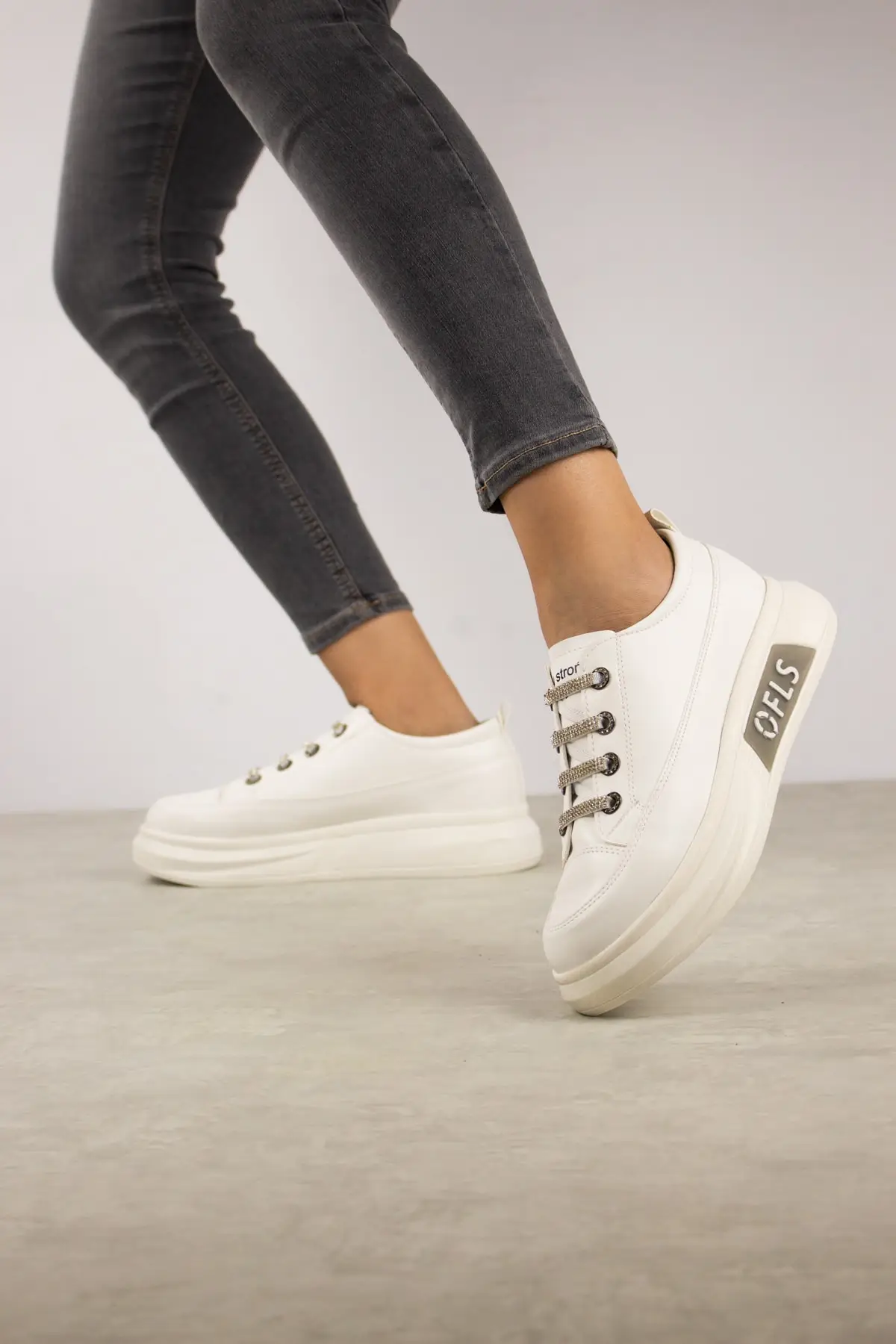 

Luxury Sneakers Women's High Quality 2022 Summer Sports Fashion Medium White Novelty Casual Woman Loafers Female Heel Lolita