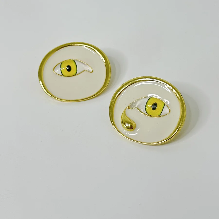 Асимметричные серьги-подвески с дьявольскими следами