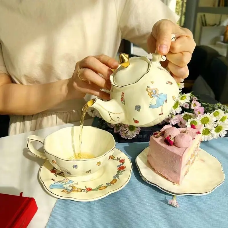 Фото Керамический набор для чая и кофе Alice с дизайном в виде кролика, изысканный подарок на день рождения, подарок для лучшей подруги, набор кофейников для мамы и ребенка №1