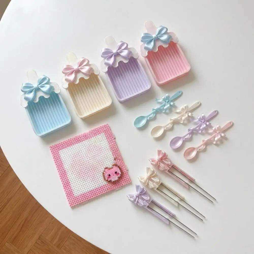 Фото Набор инструментов для термомозаики Creative Fuse Beads: эффективный комплект для создания бантиков из бусин Perler, экономит время, включает ложки, ручки и подставки для DIY-проектов. №2